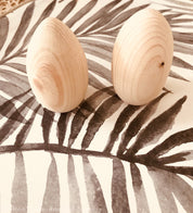 Flat-bottomed wooden egg, ideal for Easter crafts, displays, or creative projects.