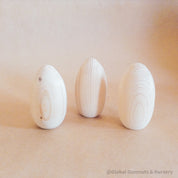 Flat-bottomed wooden egg, ideal for Easter crafts, displays, or creative projects.