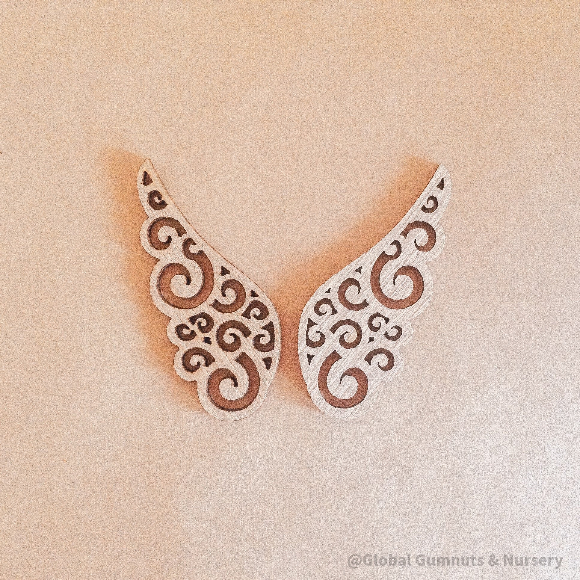 Wooden fairy wings for peg dolls (set of 2, 6cm), a whimsical crafting supply.