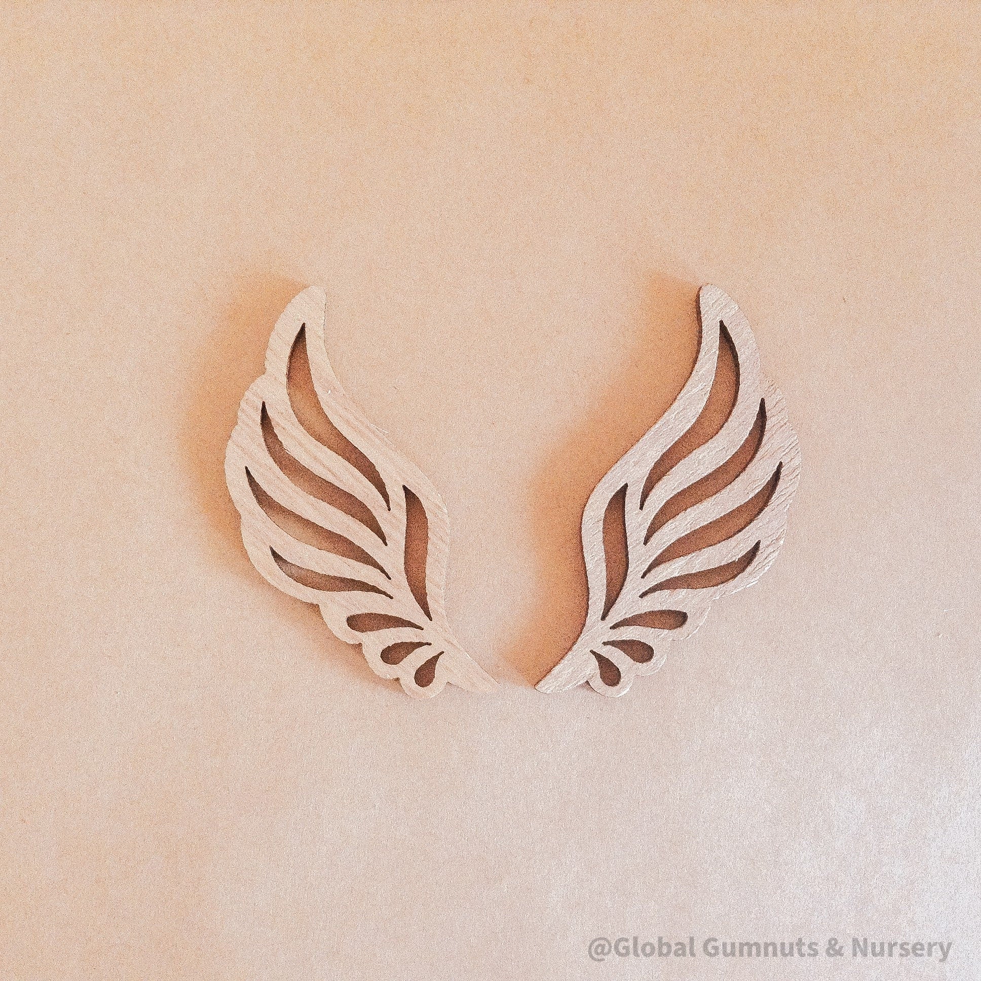 Wooden fairy wings for peg dolls (set of 2, 6cm), a whimsical crafting supply.