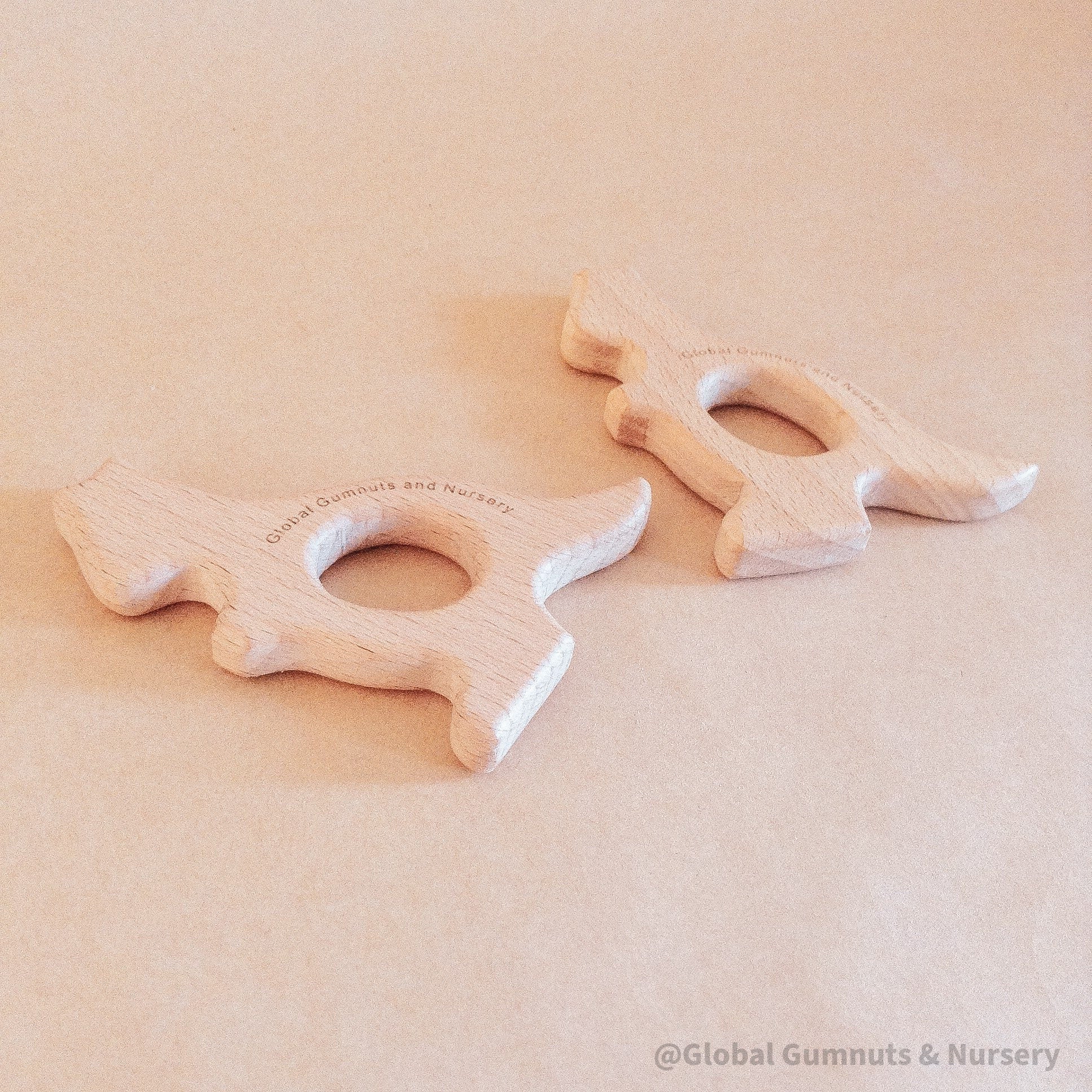 Wooden kangaroo, crafted from natural beech wood for play gyms or pocket gifts.
