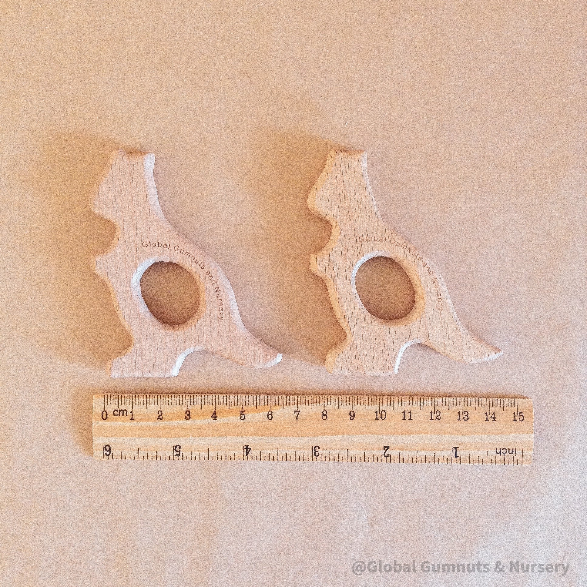 Wooden kangaroo, crafted from natural beech wood for play gyms or pocket gifts.
