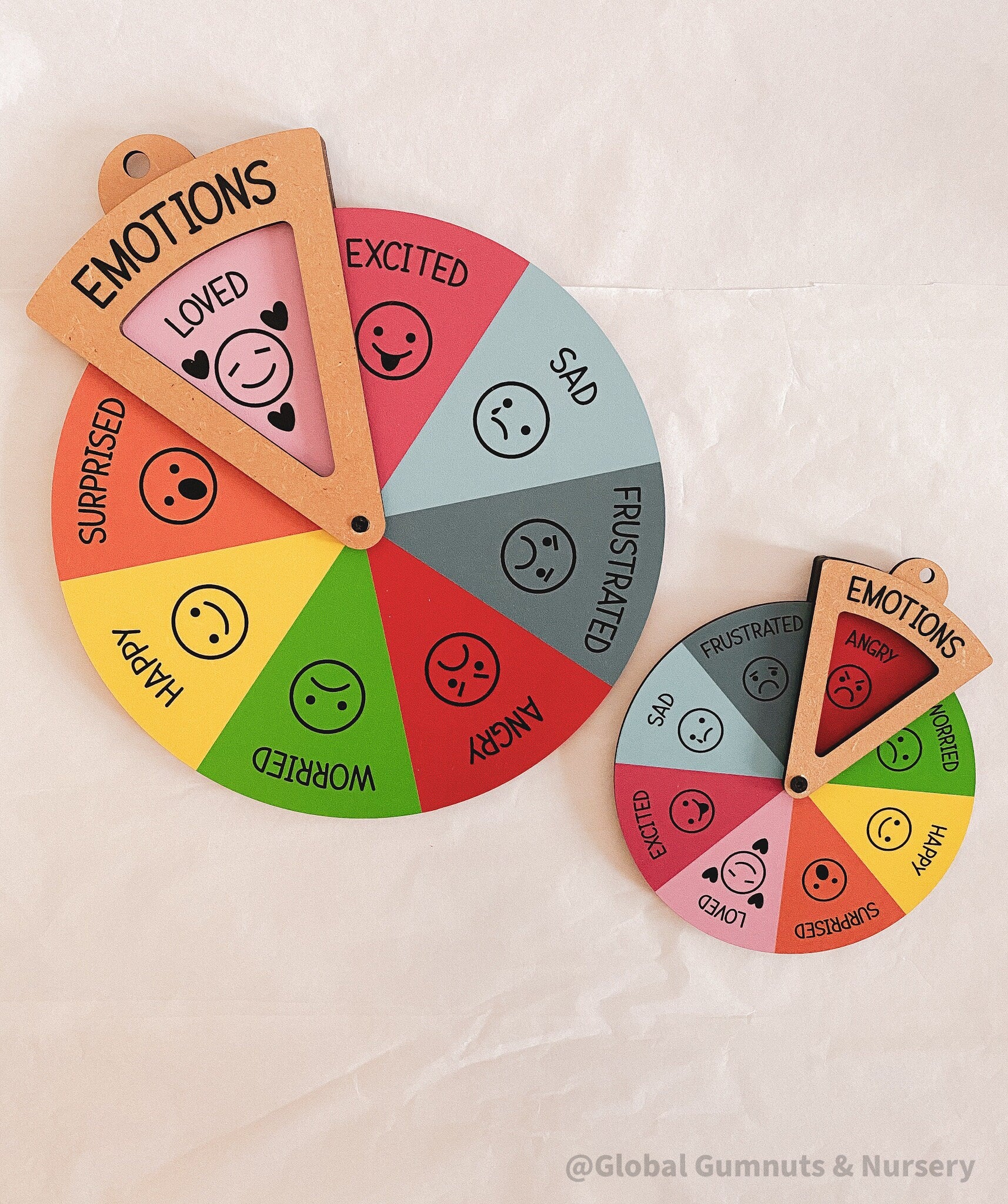 emotion spinner dial: wooden wheel with 8 facial expressions to teach emotions.