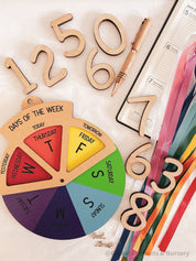 Days of the Week Wheel: Educational MDF round wheel with three-way viewer to display the days of the week; features a spinner for easy use.