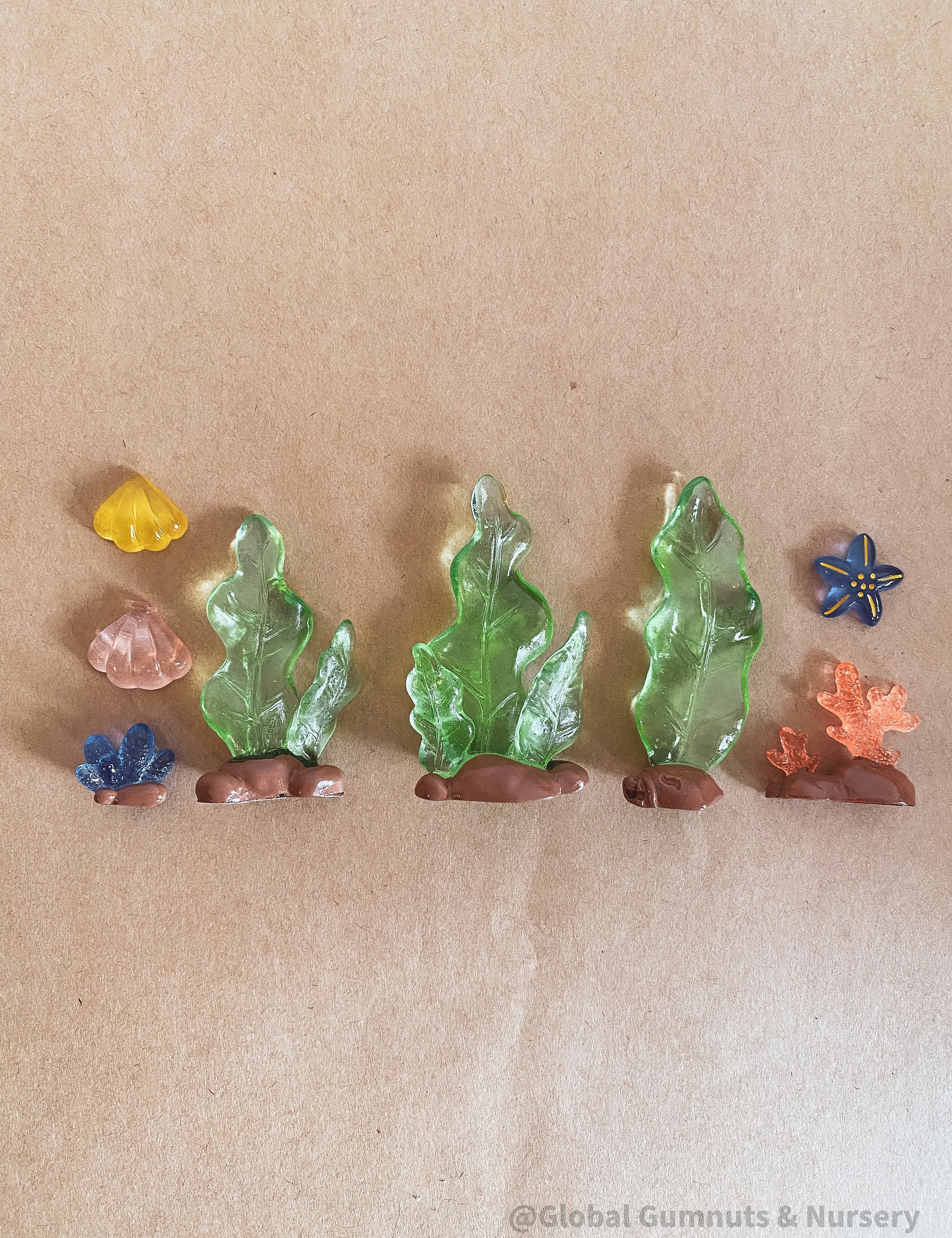 Marine park miniatures set, perfect for diving into imaginative ocean adventures.
