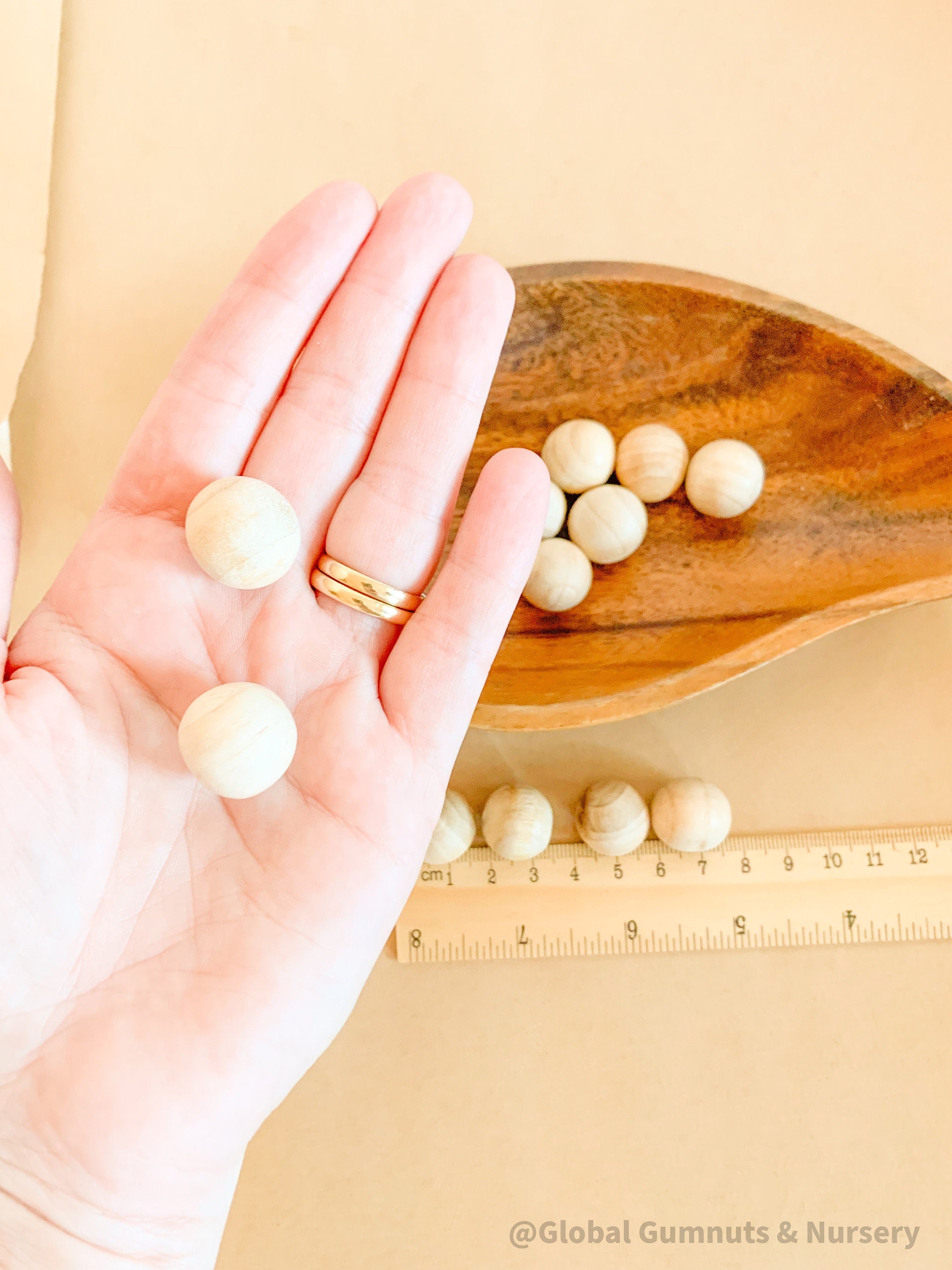Natural wooden balls, perfect for creative crafting, learning, or marble games.
