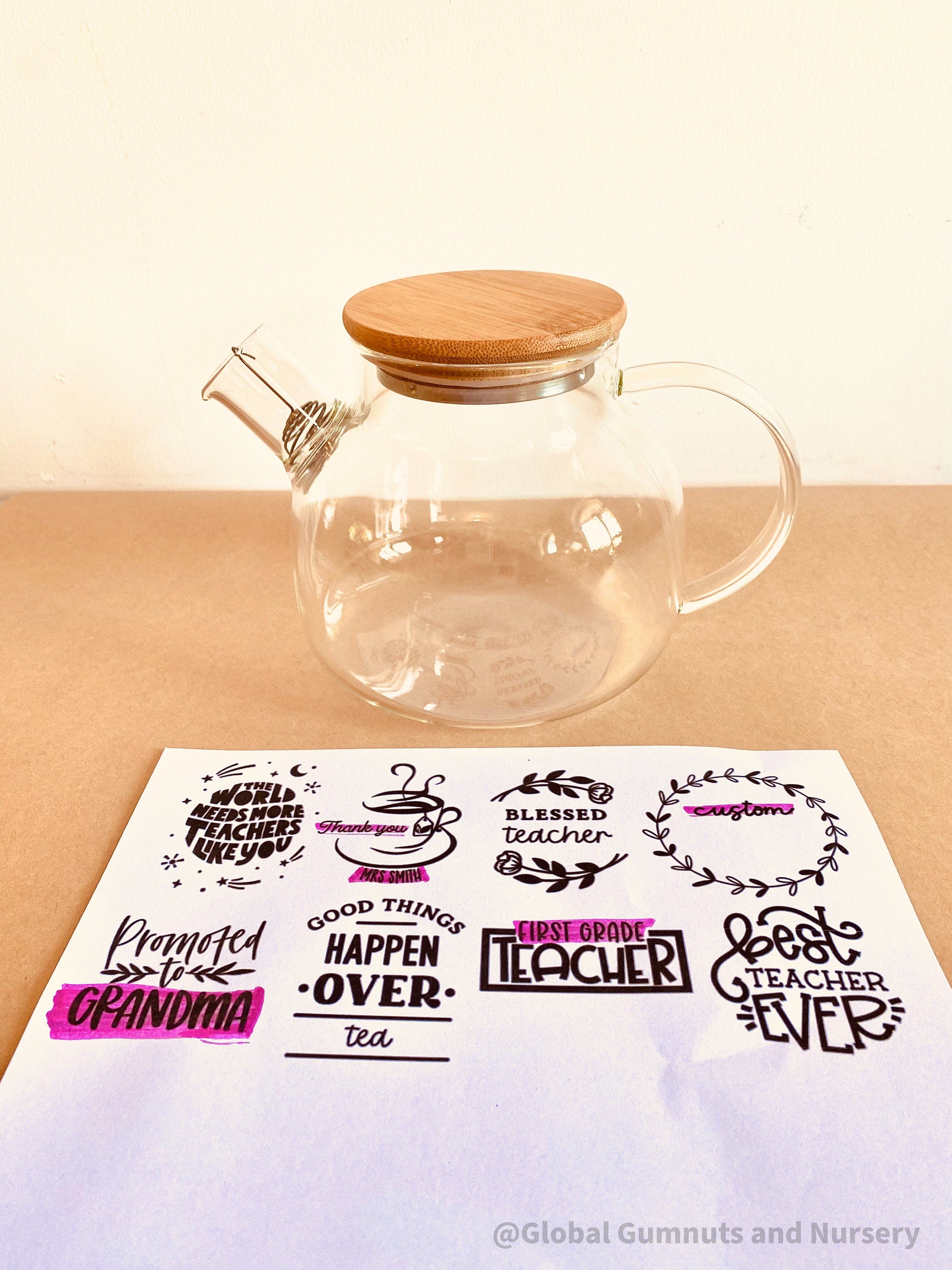 Glass Teapot with Bamboo Lid: Stylish glass teapot with bamboo lid, perfect for tea time or as a display piece for modern decor.