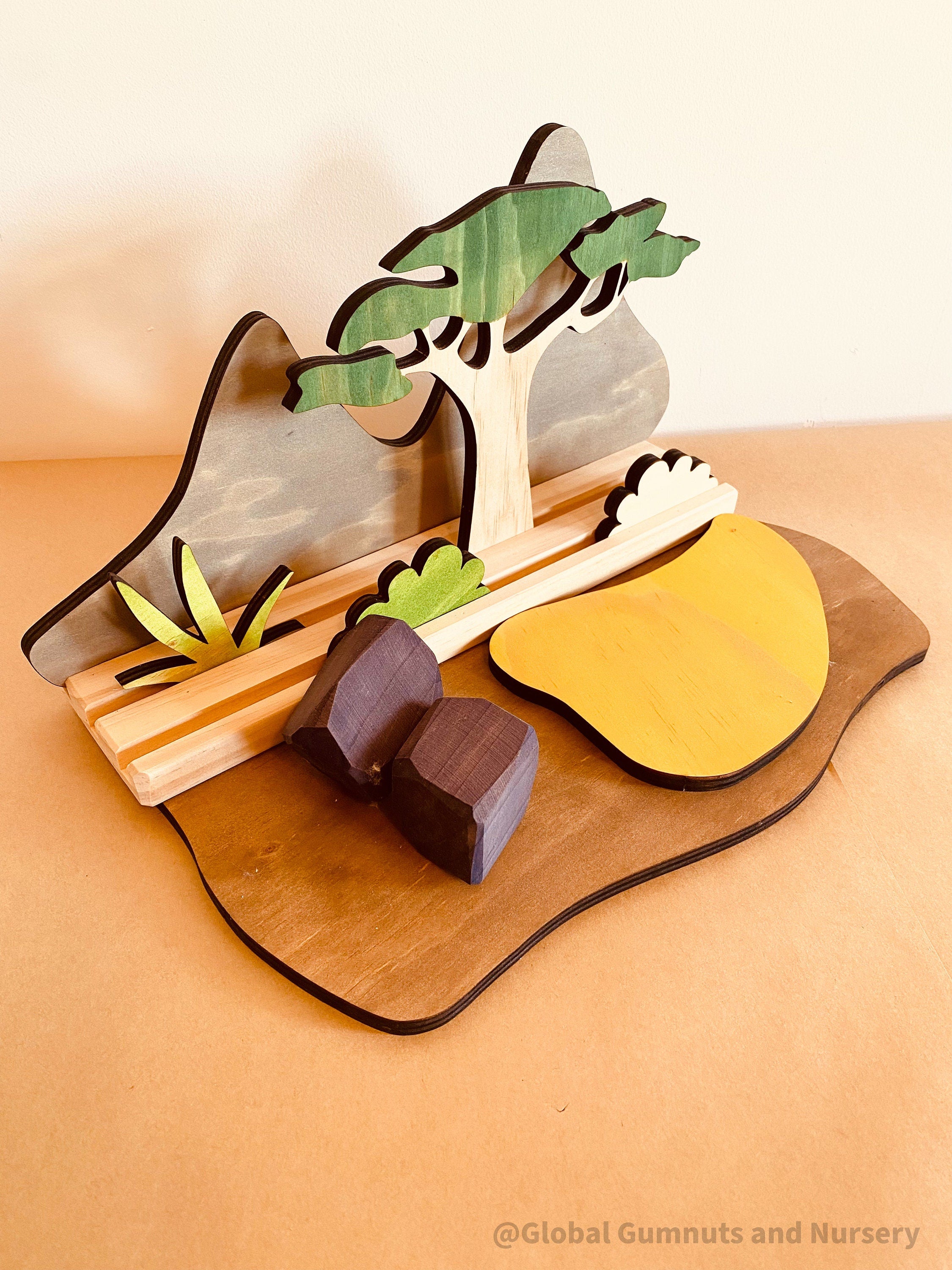 Safari and Mountains Story Stage: Adventure play set with safari animals and mountains.