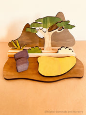 Safari and Mountains Story Stage: Adventure play set with safari animals and mountains.