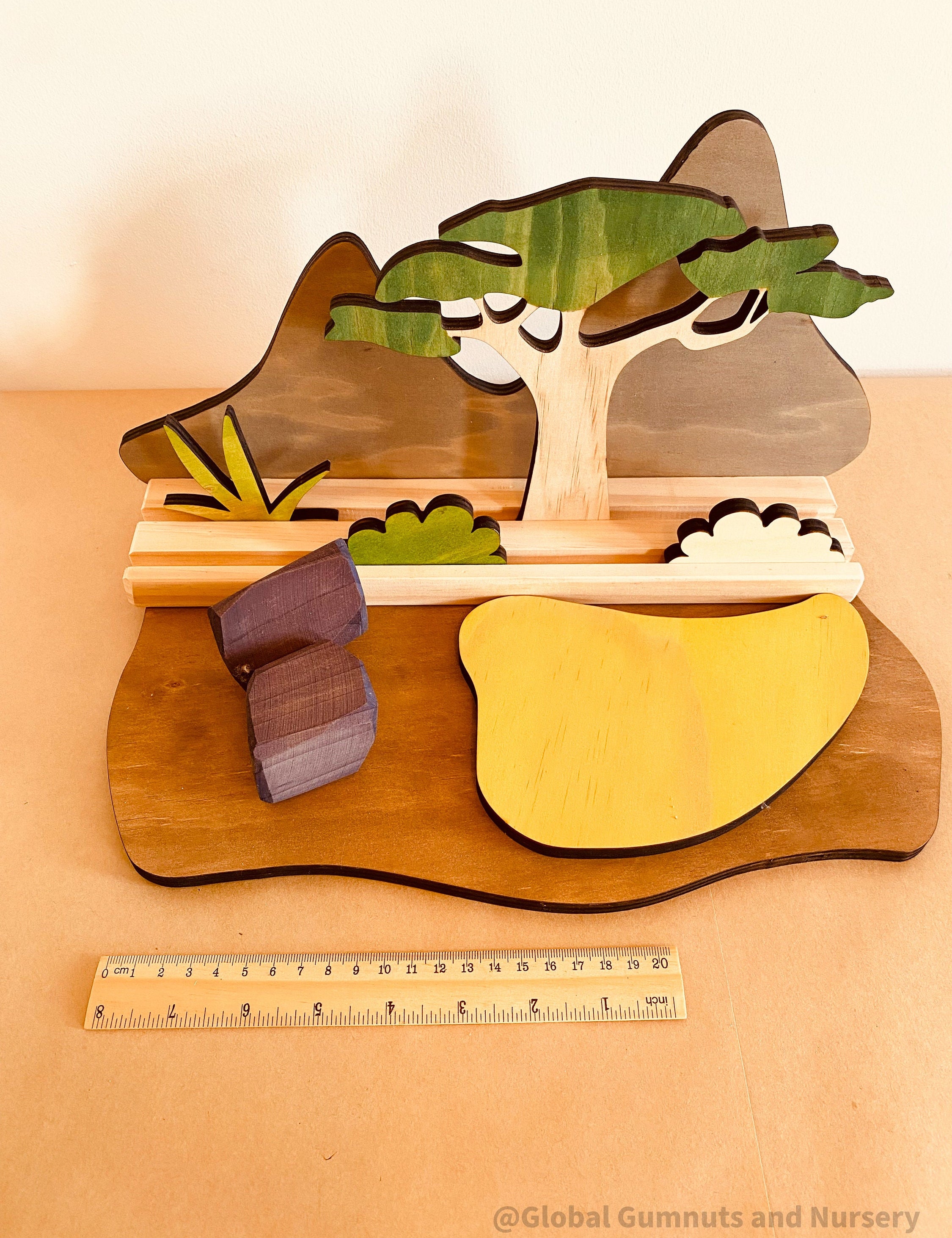 Safari and Mountains Story Stage: Adventure play set with safari animals and mountains.