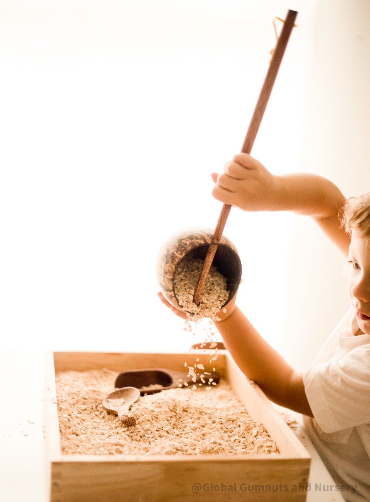 Short handle water cup scoop, a coconut bowl measuring tool for kids.
