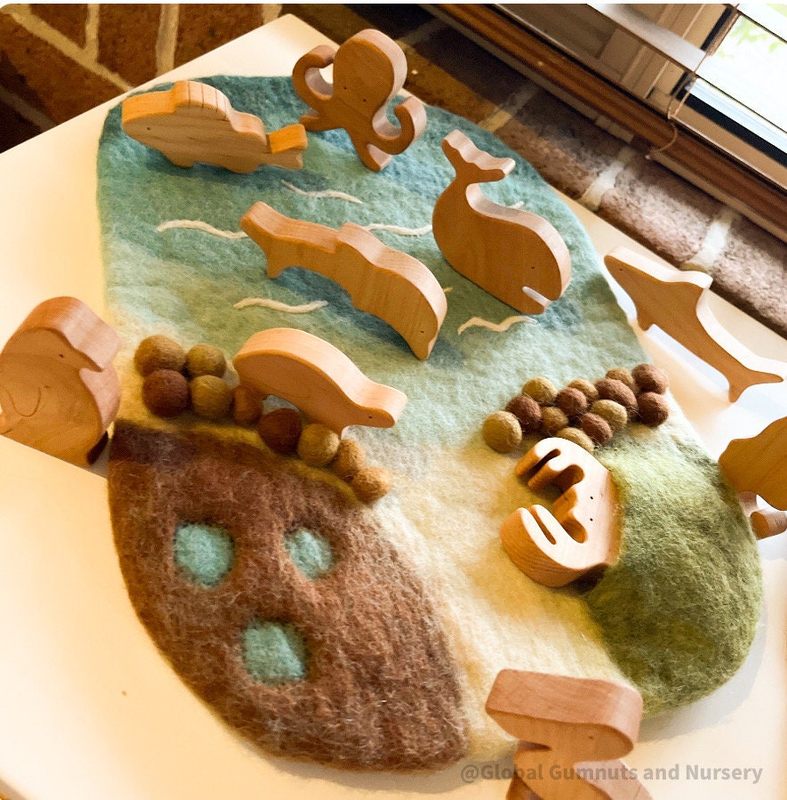Wooden Ocean Sea Animals Set: Ocean-themed wooden animals, including fish and sharks.