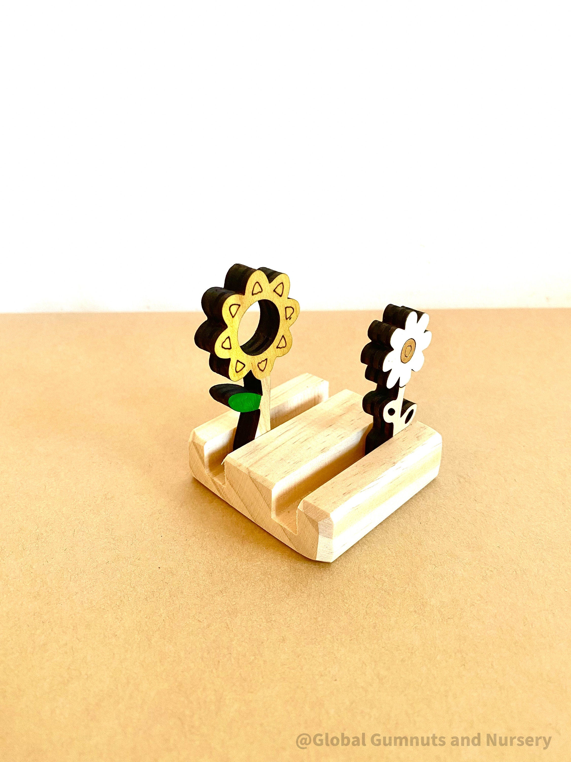 mini flower display with stand: floral decor with a stand for small-world scenes and displays.