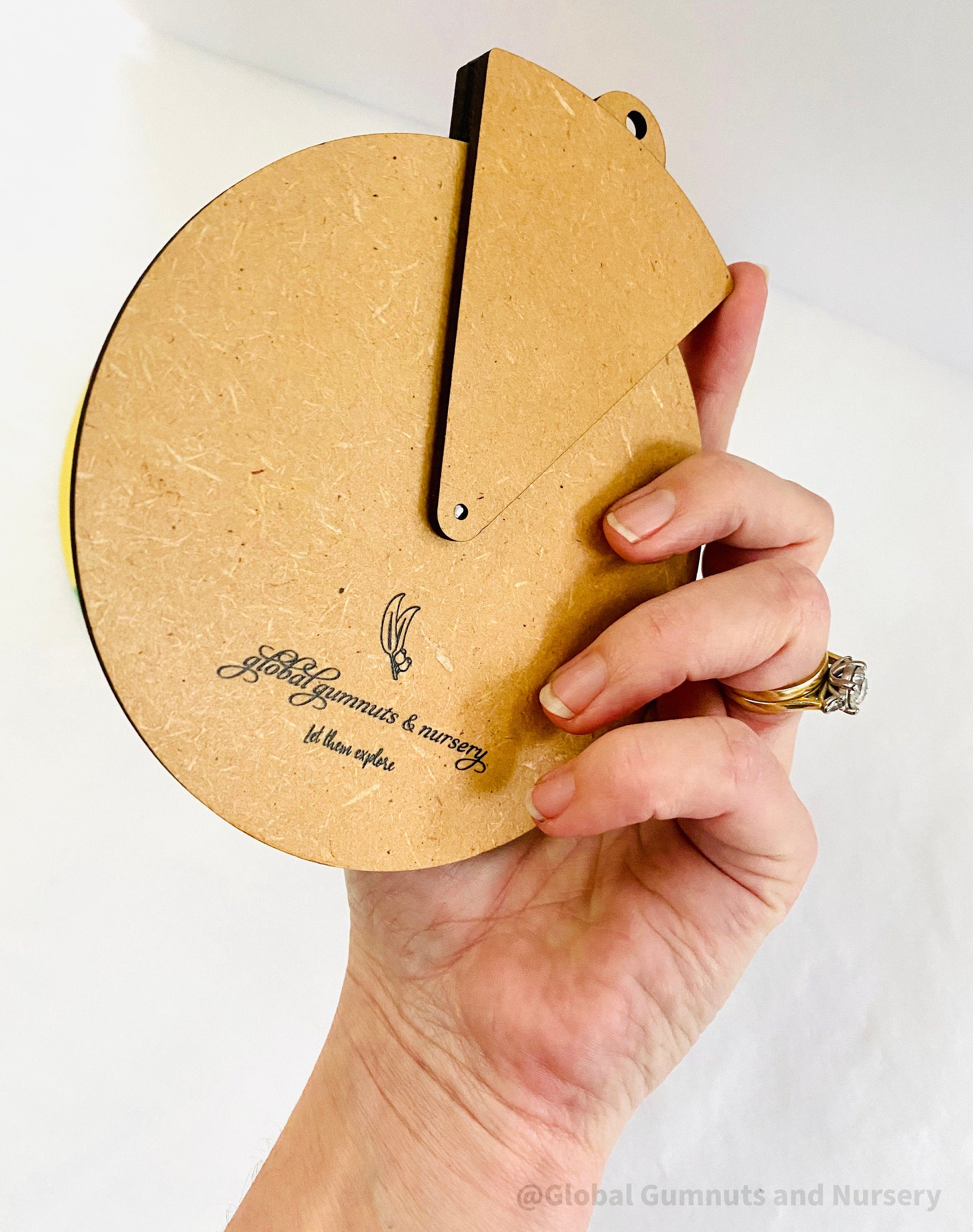 Four Seasons Spinner Dial (French): Learn the seasons in French with this interactive wheel.
