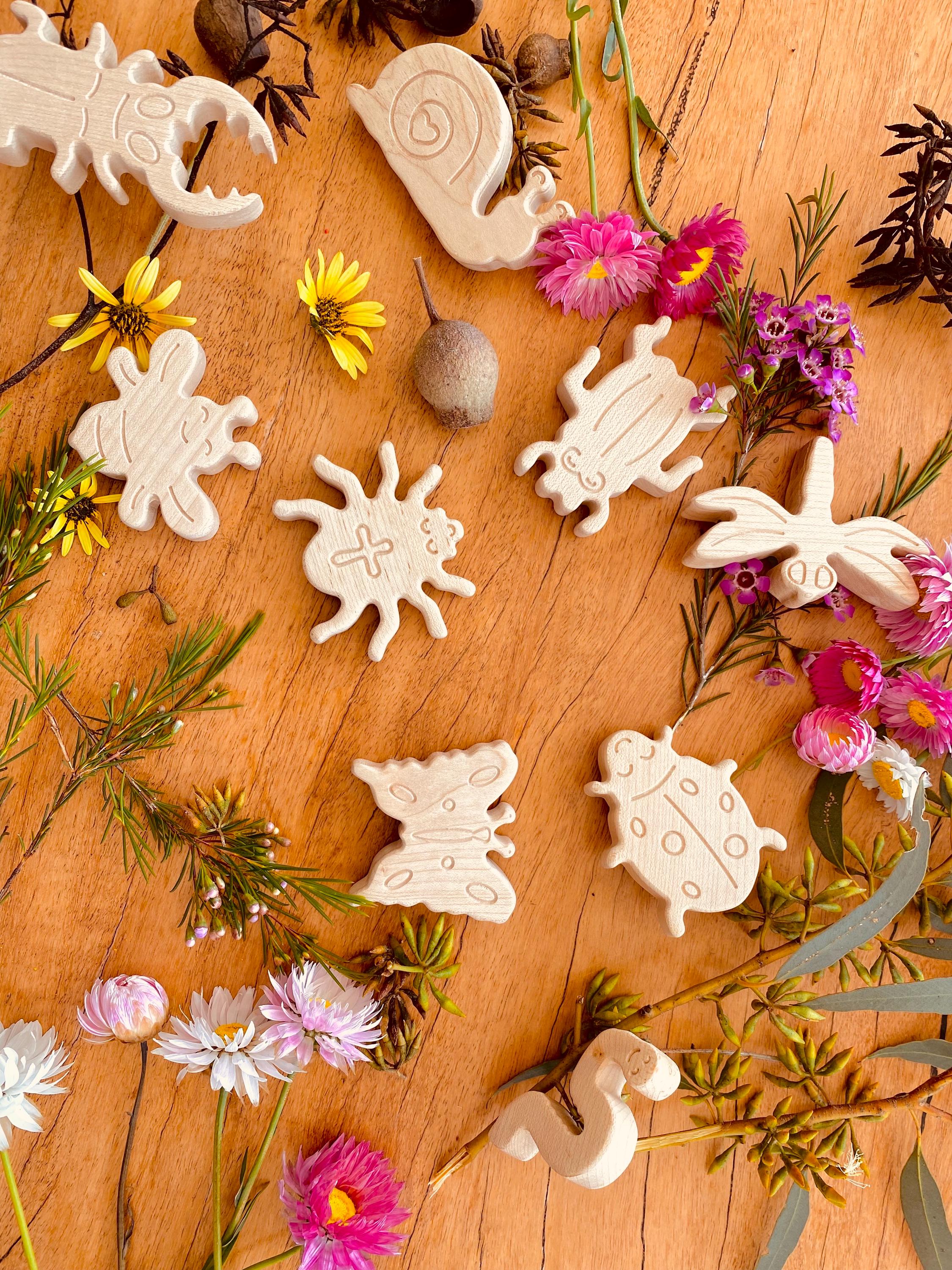 wooden bug toy set: 9-piece collection of wooden insects for nature-themed play.