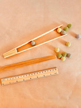 Pinzas largas de madera